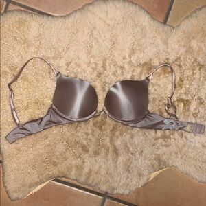 Victoria's Secret Bombshell Plunge Push-Up Bra in Beige Nude Size 32A